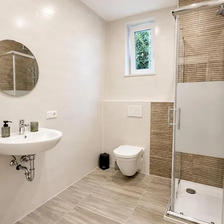 Holiday home Moderne Doppelhaushaelfte Mit Freiem Naturblick Niederelbert
